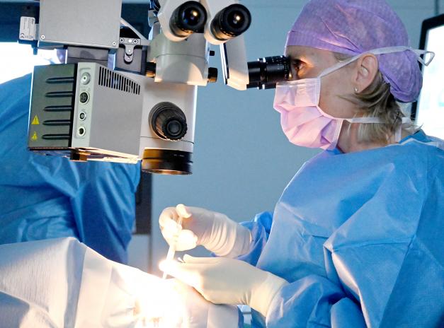 Augenchirurgin mit Leidenschaft Startseite-Foto-Aerztin